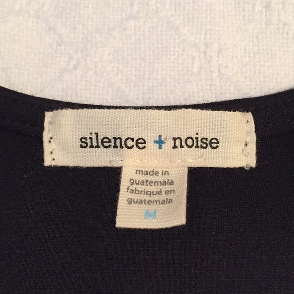 SILENCE + NOISE black deep v cutout top - Picture 4 of 4